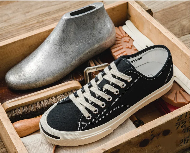 Classical smiley face sneakers