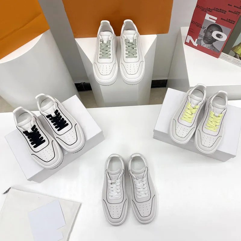 woman ins fashion sneaker