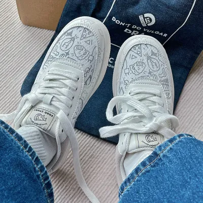 white painting sneakers