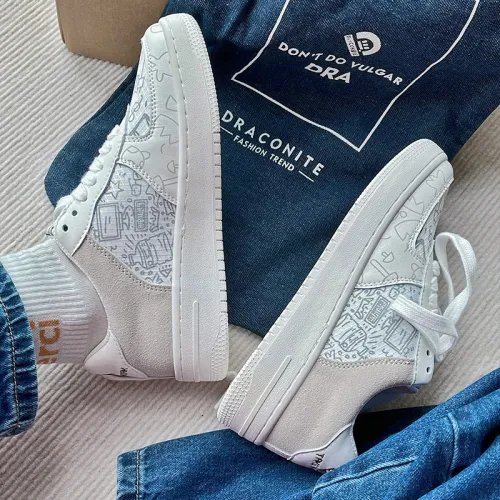 white painting sneakers