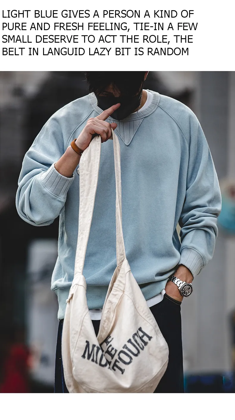 Hoodie with round neck and long sleeves