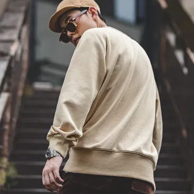 Hoodie with round neck and long sleeves