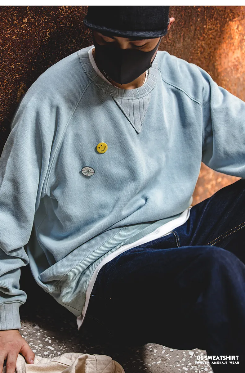 Hoodie with round neck and long sleeves