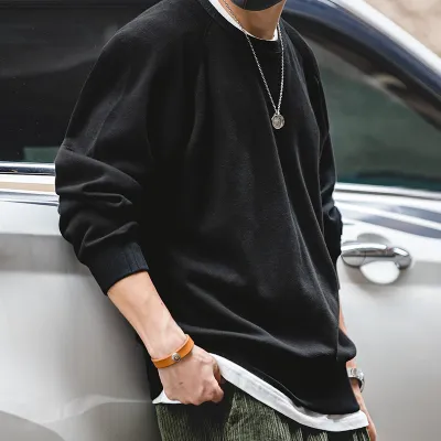 Hoodie with round neck and long sleeves