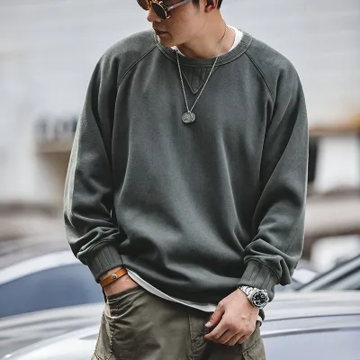 Hoodie with round neck and long sleeves