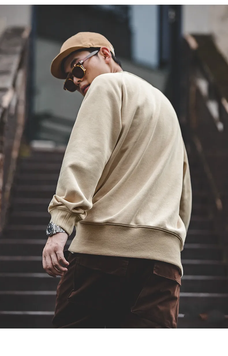 Hoodie with round neck and long sleeves