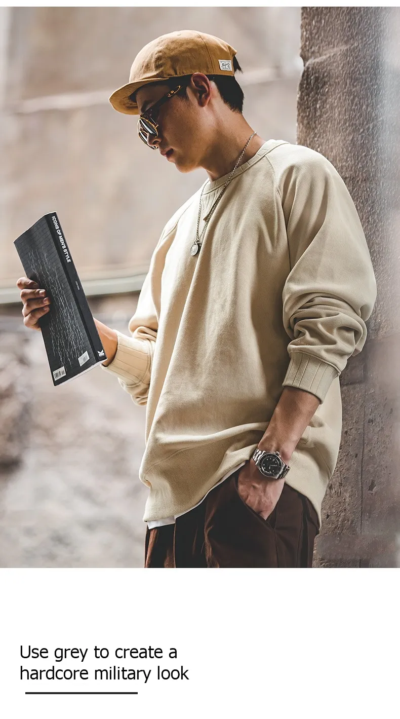 Hoodie with round neck and long sleeves