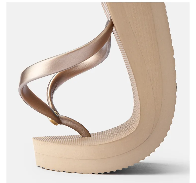 Lady fashion flip-flops