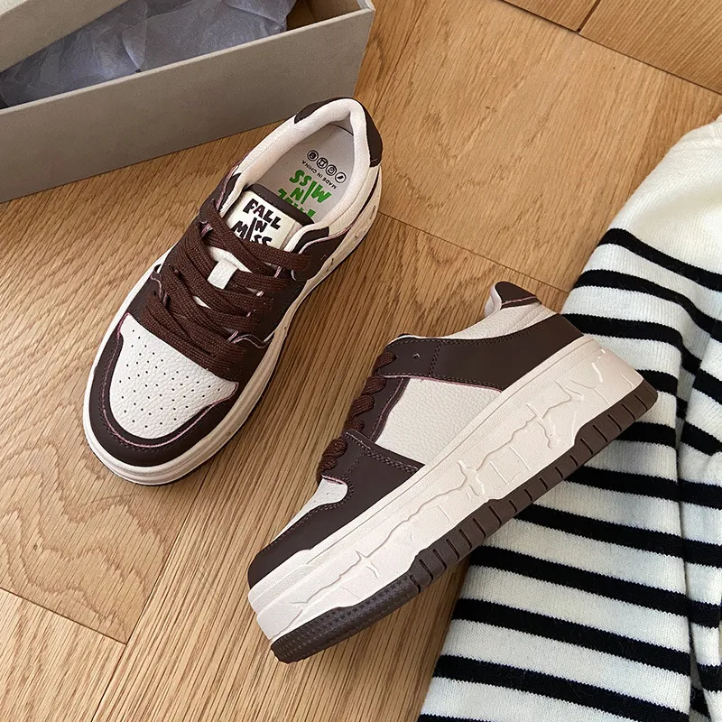 woman fashion thick soled casual shoes