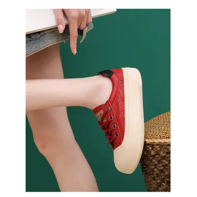 Elegant and comfortable casual shoes for women