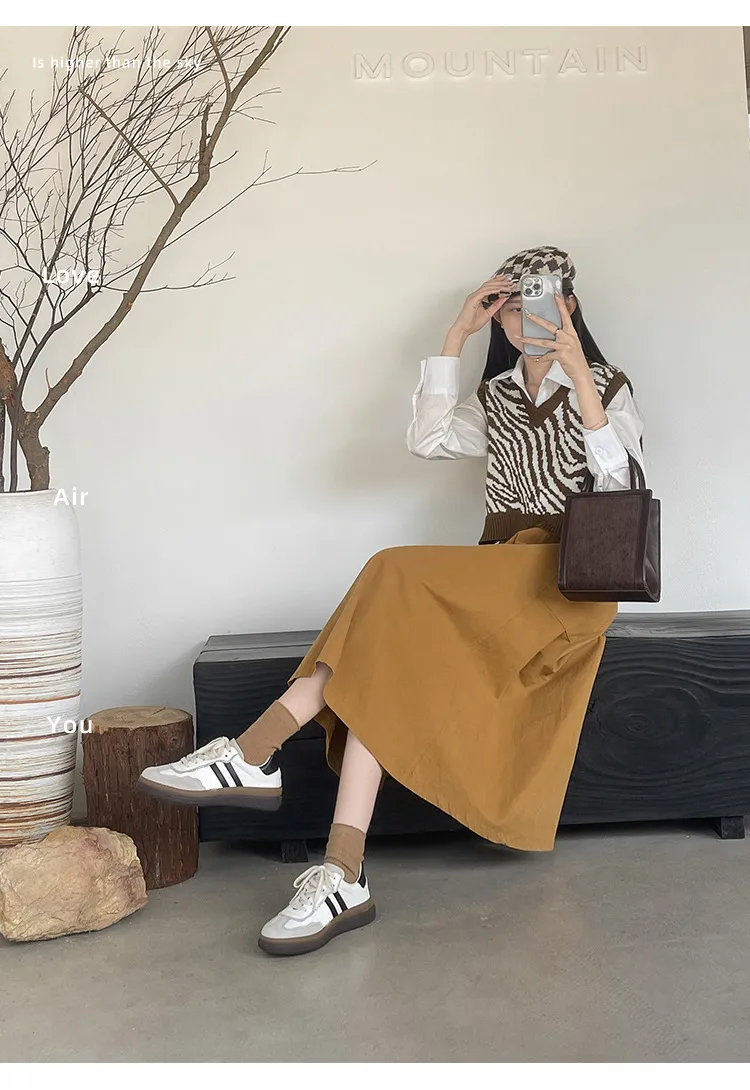 Elegant ladies casual sneaker