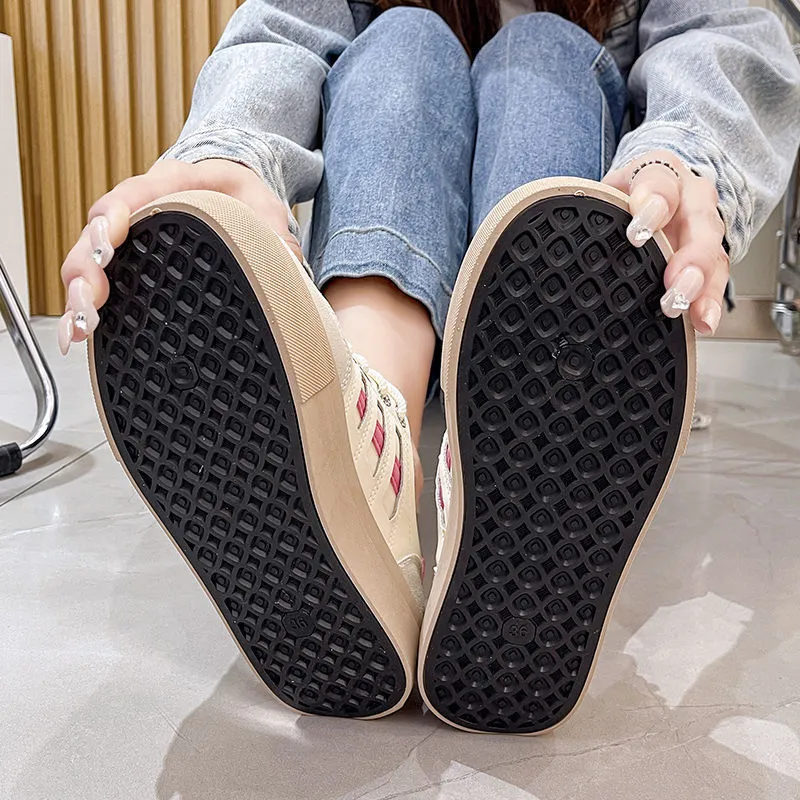 Soft soled non-slip skateboard shoes