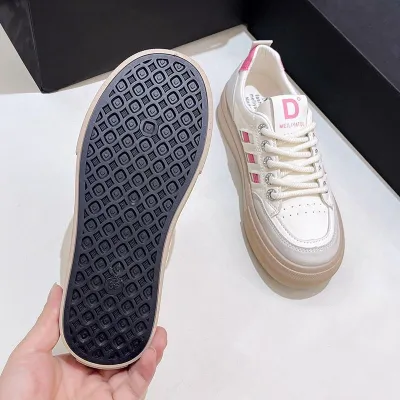 Soft soled non-slip skateboard shoes