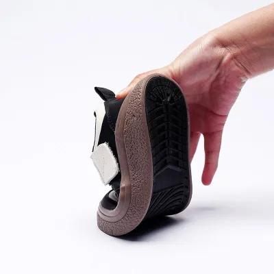 Children's skateboard shoes