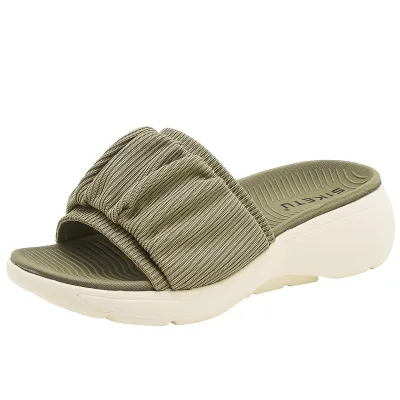 comfortable woman sandal slipper
