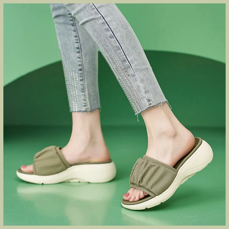 comfortable woman sandal slipper