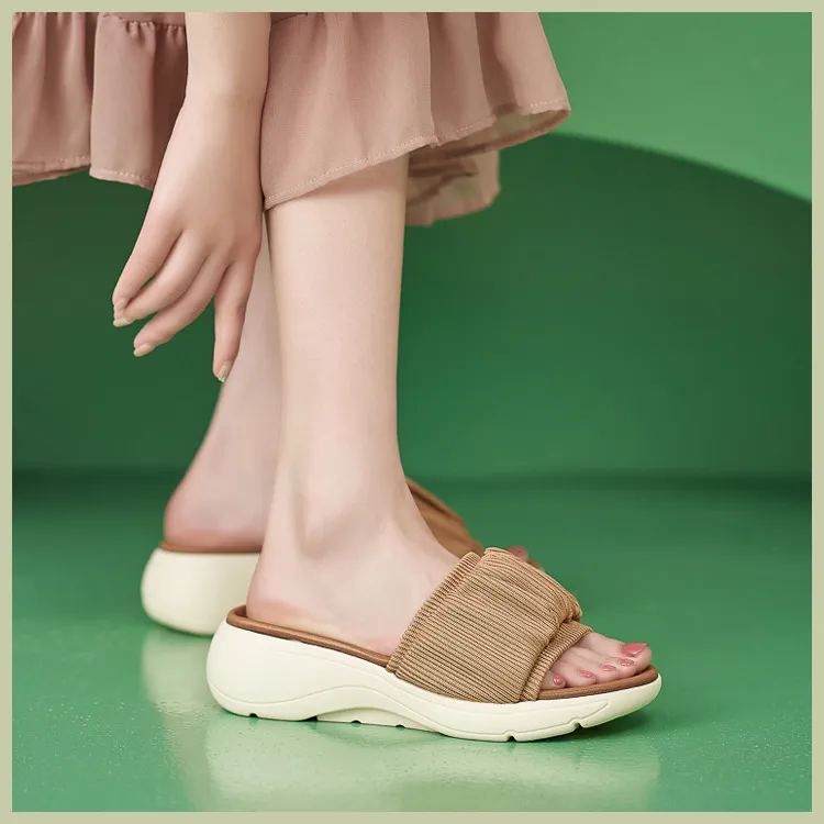 comfortable woman sandal slipper