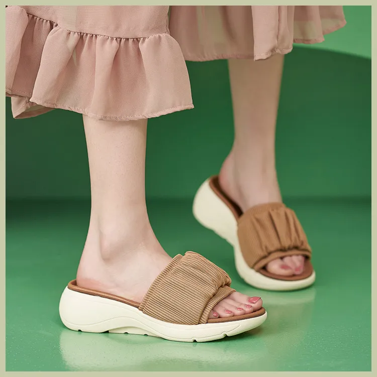 comfortable woman sandal slipper