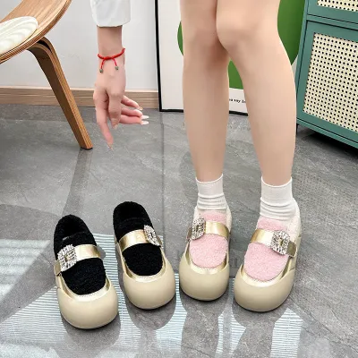woman winter casual shoes
