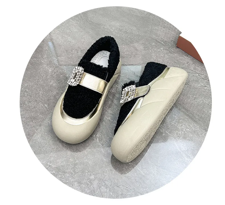 woman winter casual shoes