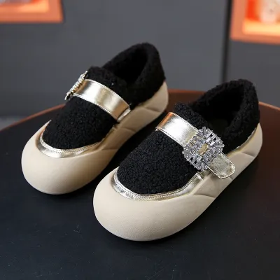 woman winter casual shoes
