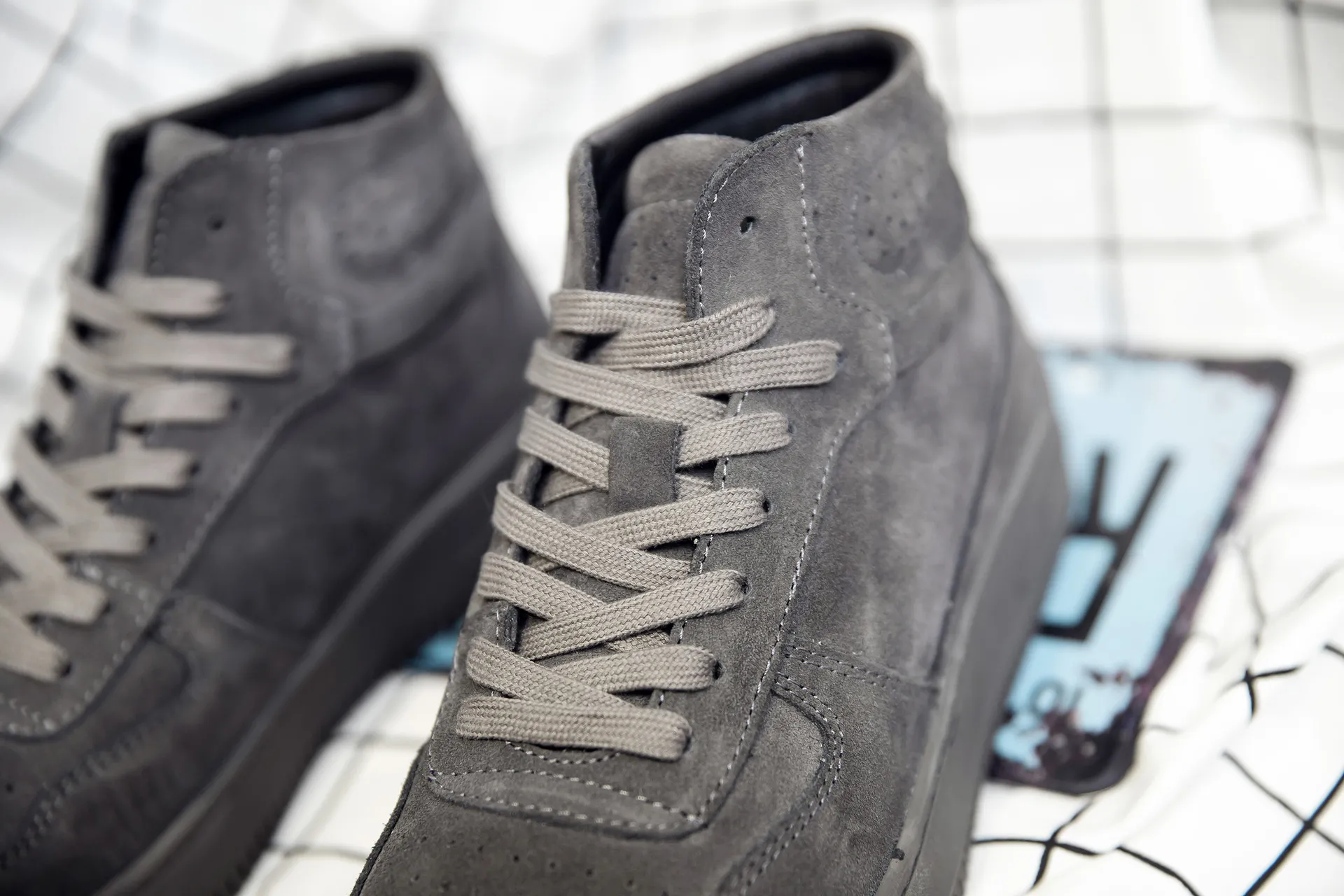 good quality high top man sneaker