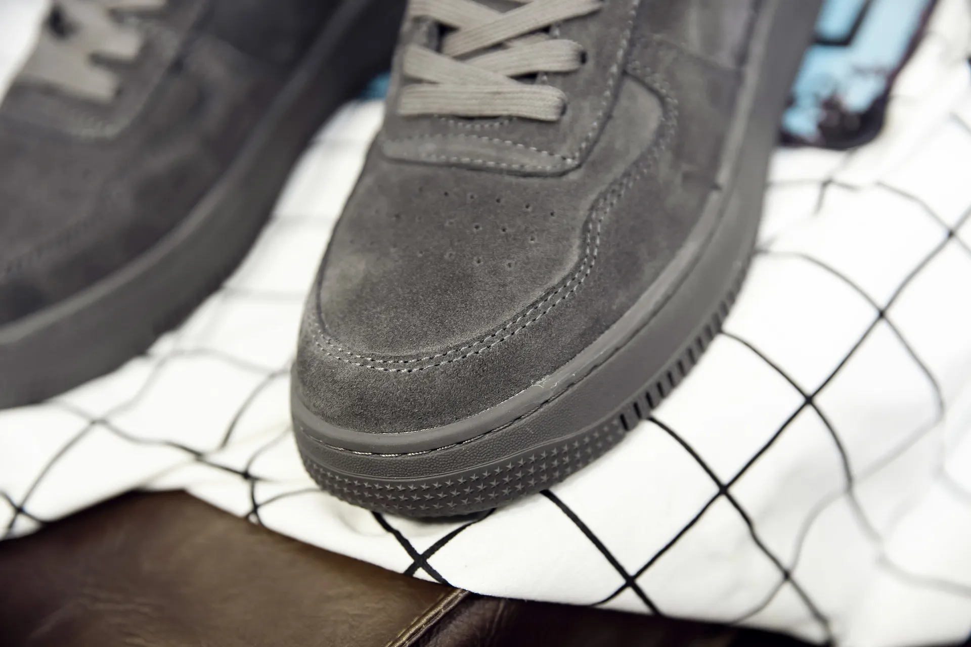 good quality high top man sneaker