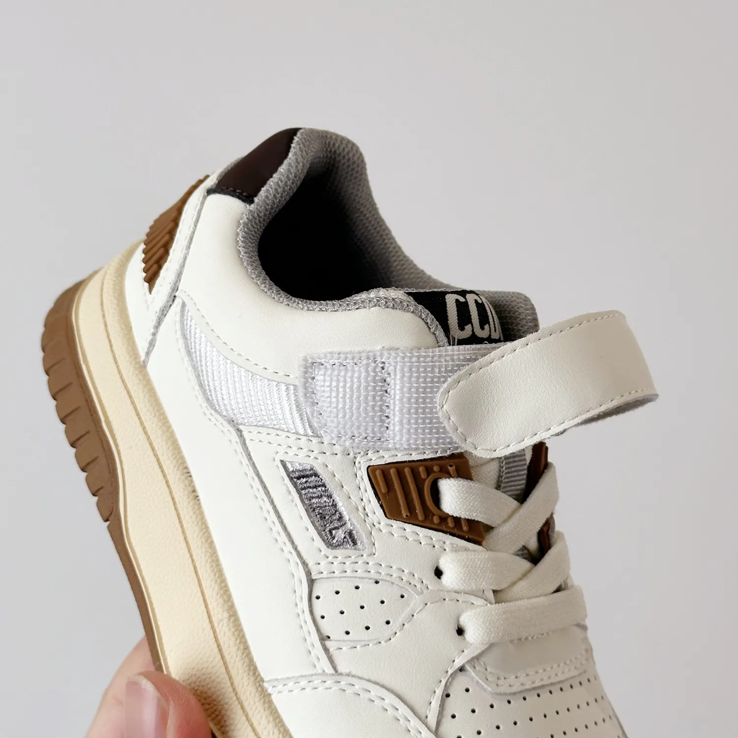 Children good quality sneaker