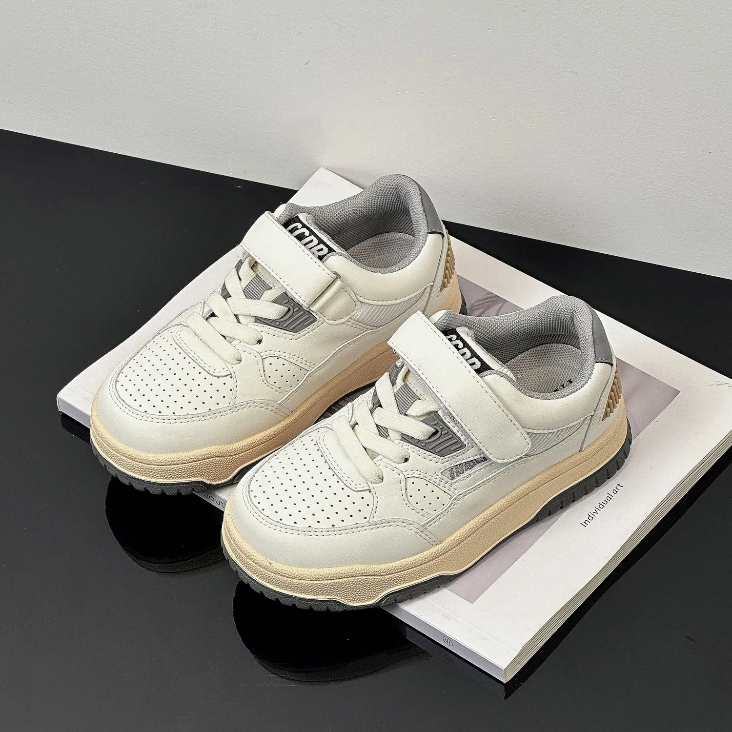 Children good quality sneaker